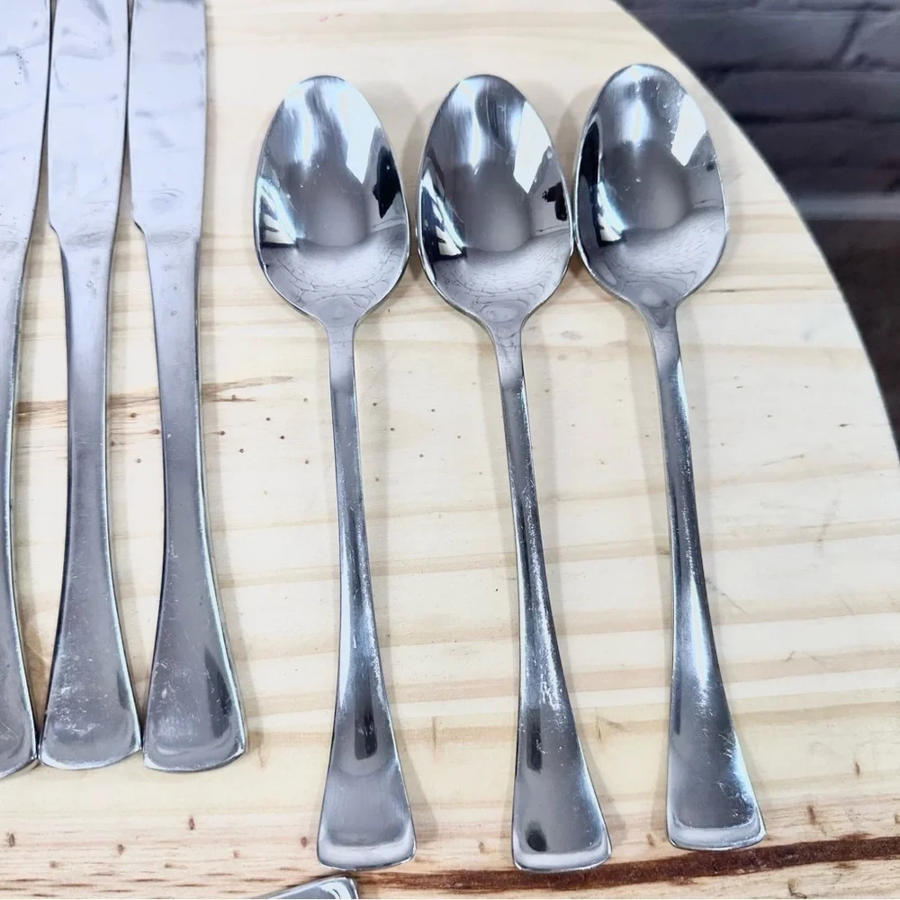 Oneida 16 Piece Stainless Steel Flatware Silverware Emma Set - Picture 11 of 16